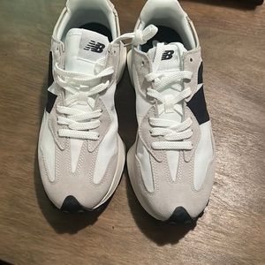 New Balance 327